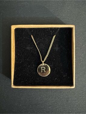 Nashelle Gold Letter R Disc Necklace